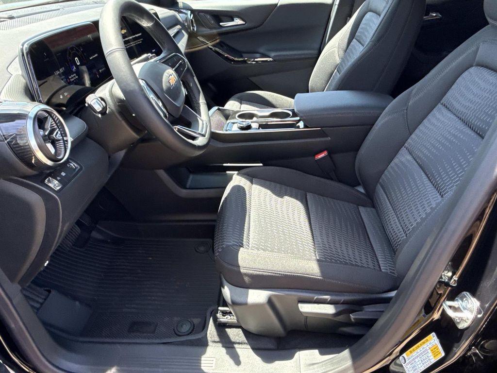 new 2026 Chevrolet Equinox car, priced at $32,330