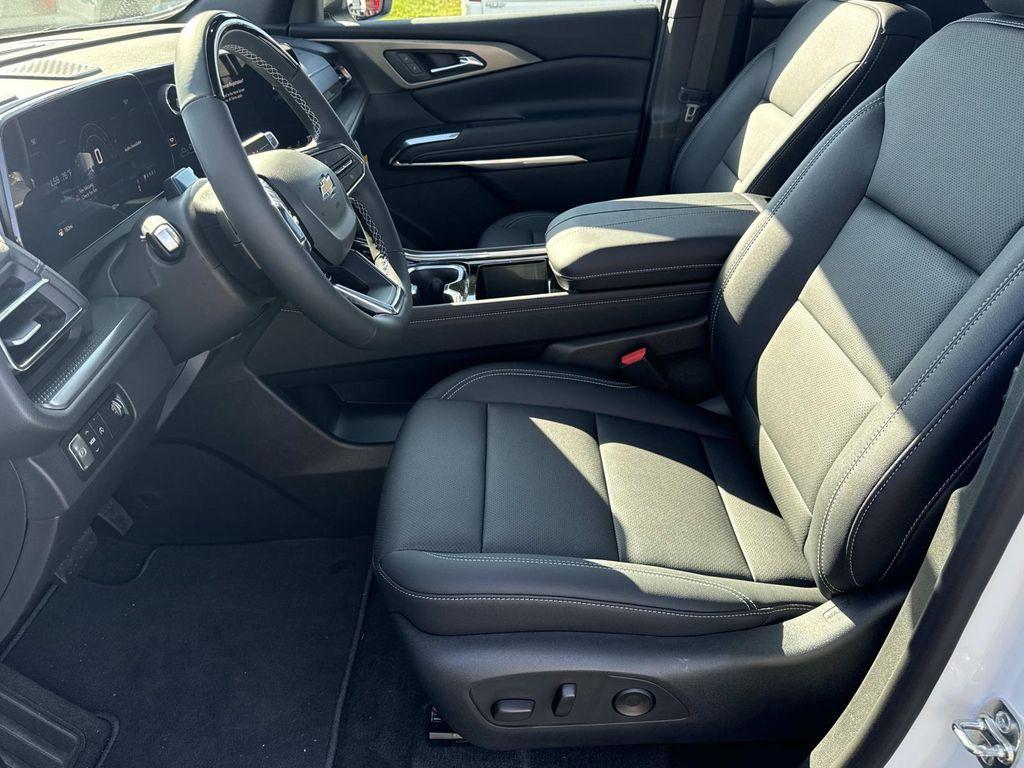 new 2026 Chevrolet Traverse car, priced at $47,895