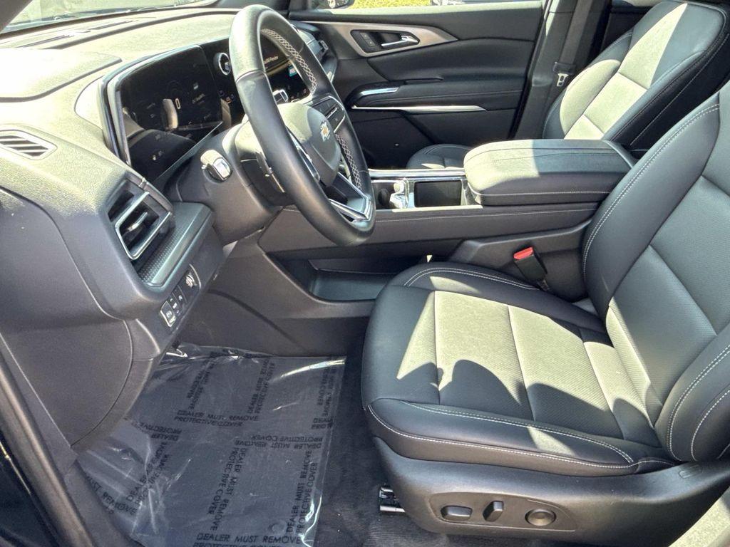 used 2025 Chevrolet Traverse car, priced at $37,497