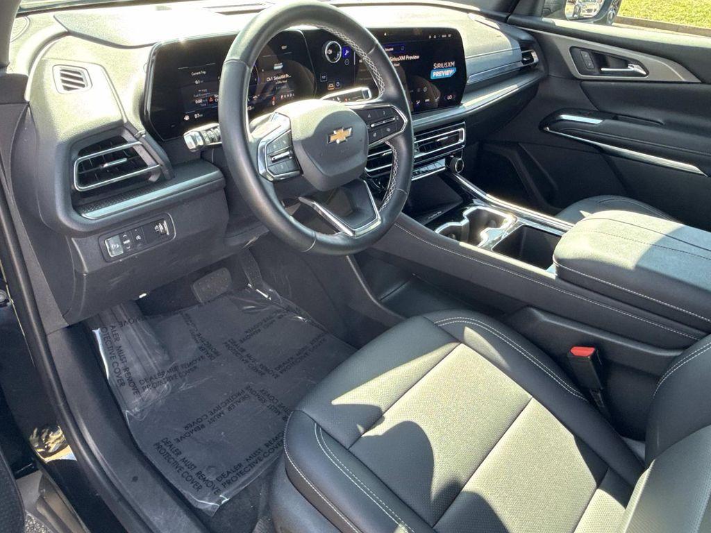 used 2025 Chevrolet Traverse car, priced at $37,497