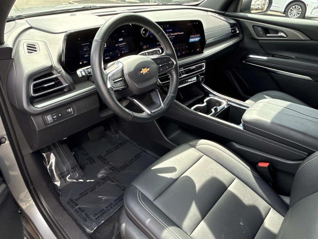 used 2025 Chevrolet Traverse car, priced at $36,997