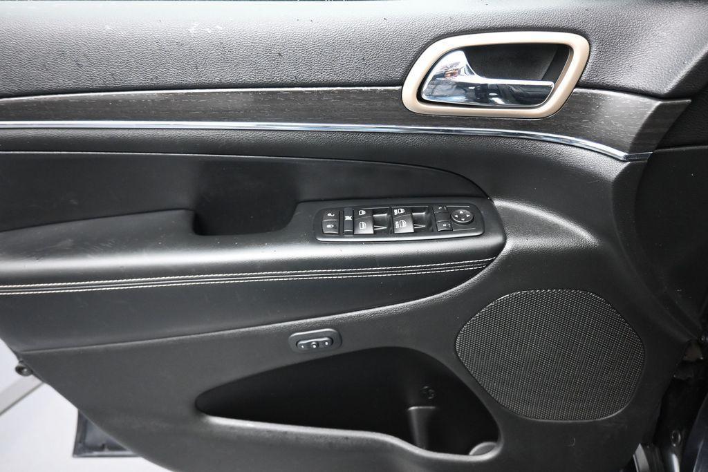 used 2015 Jeep Grand Cherokee car, priced at $16,988