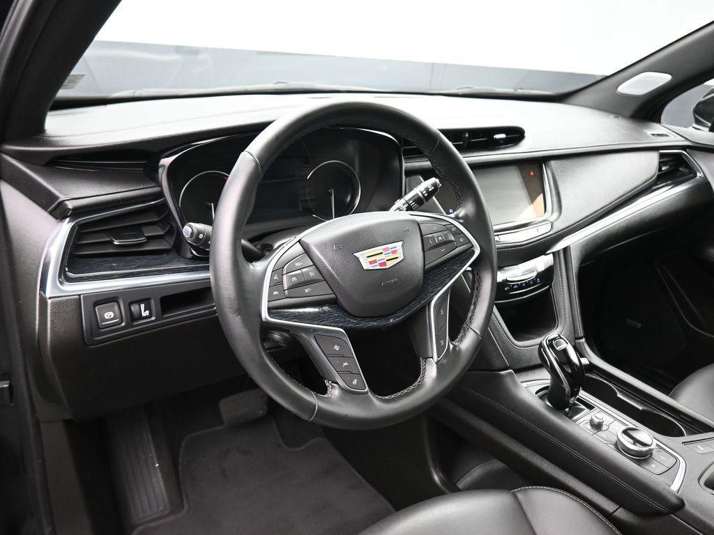 used 2025 Cadillac XT5 car, priced at $41,999