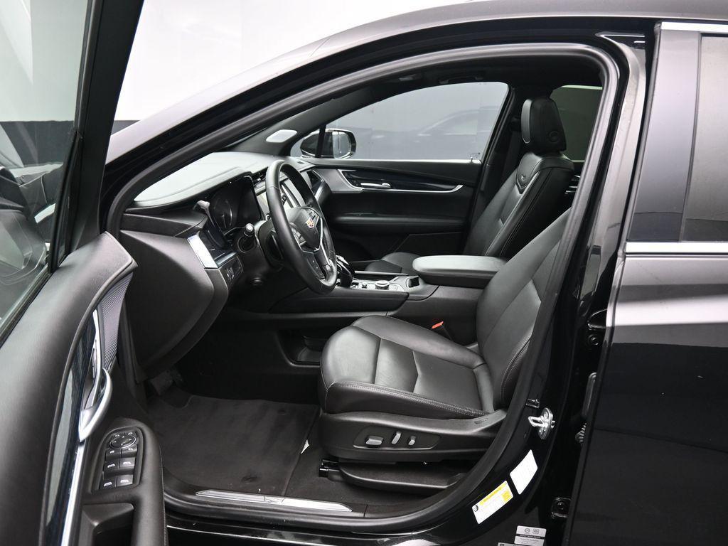 used 2025 Cadillac XT5 car, priced at $41,999