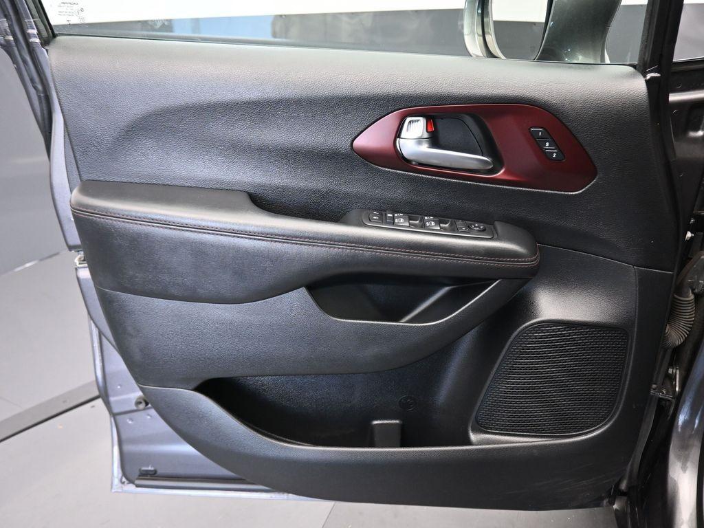 2020 Granite Crystal Metallic Clearcoat Chrysler Pacifica