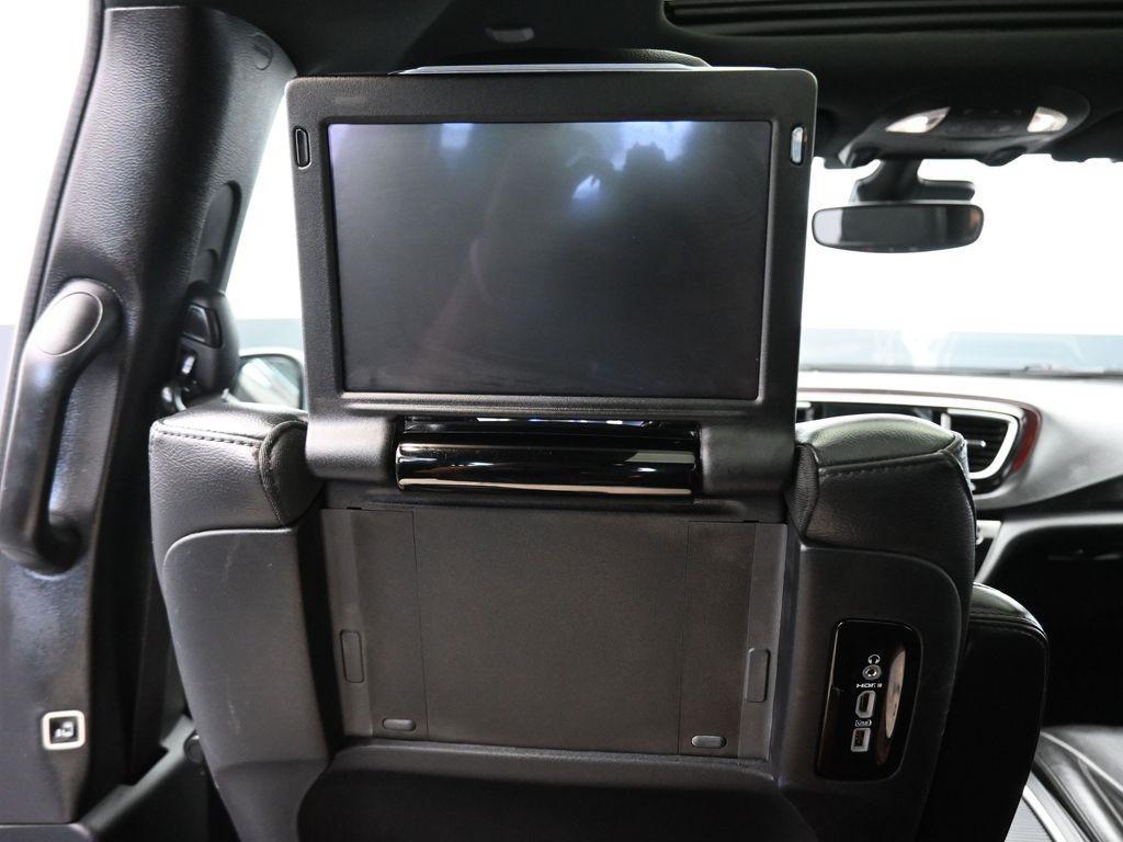 2020 Granite Crystal Metallic Clearcoat Chrysler Pacifica
