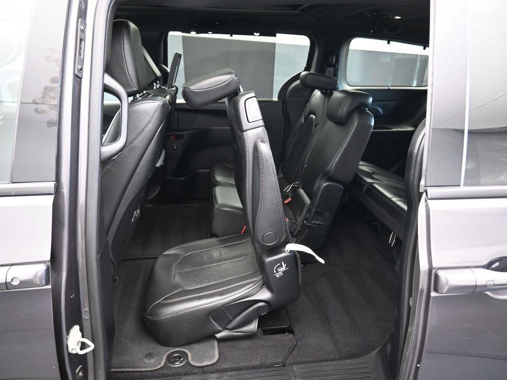 2020 Granite Crystal Metallic Clearcoat Chrysler Pacifica