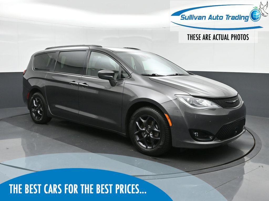 2020 Granite Crystal Metallic Clearcoat Chrysler Pacifica