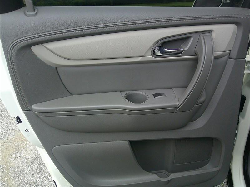 used 2015 Chevrolet Traverse car, priced at $11,980