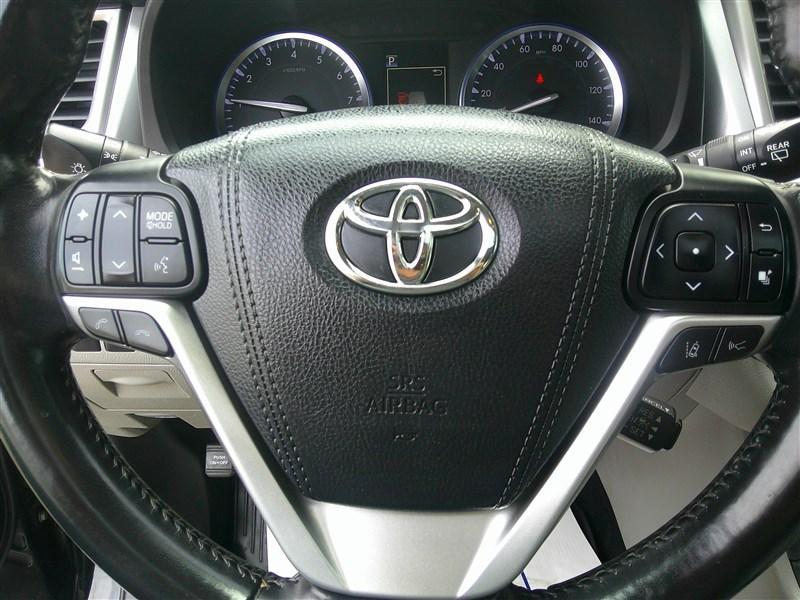 used 2017 Toyota Highlander car, priced at $22,980