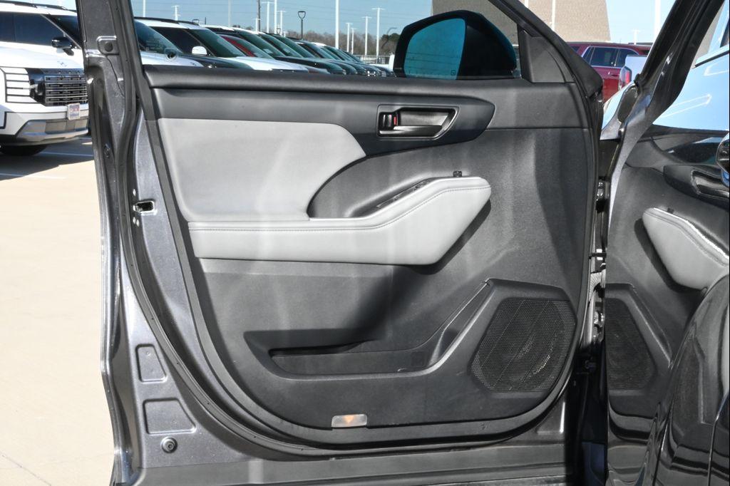 used 2021 Toyota Highlander car, priced at $21,997