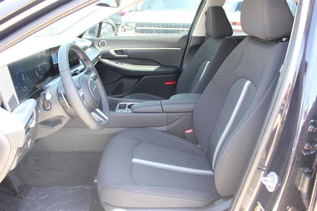 new 2025 Hyundai Sonata Hybrid car, priced at $31,052