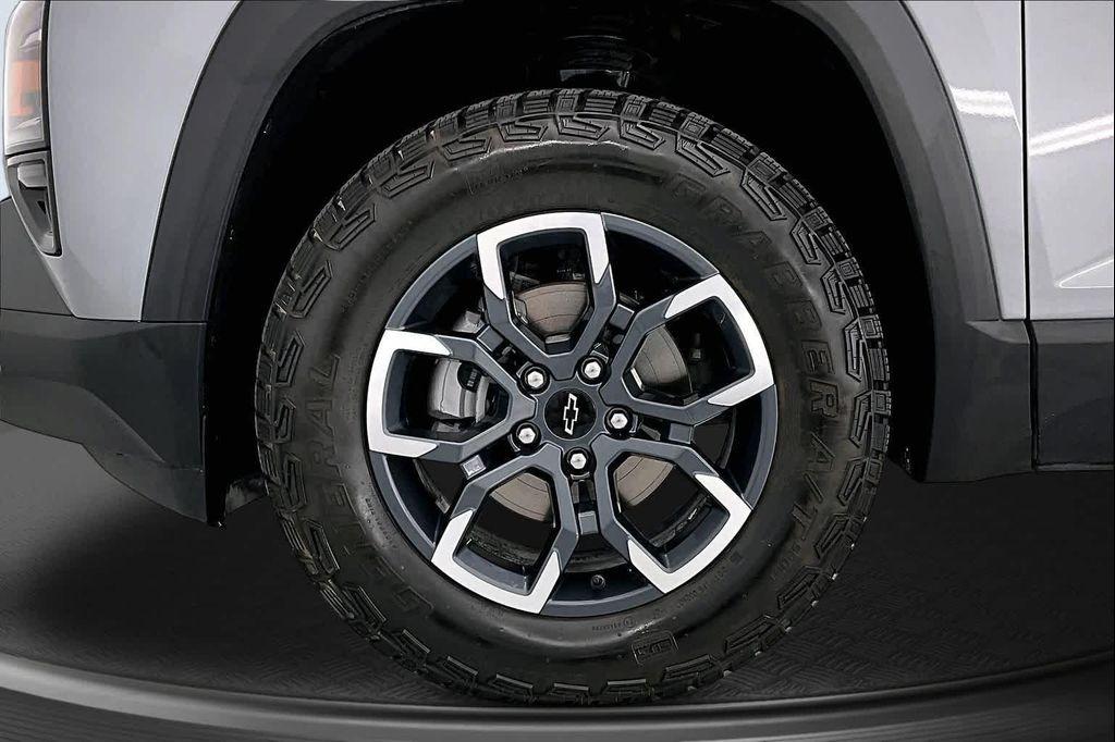 used 2025 Chevrolet Equinox car, priced at $31,620