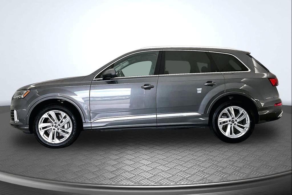 used 2024 Audi Q7 car, priced at $38,987