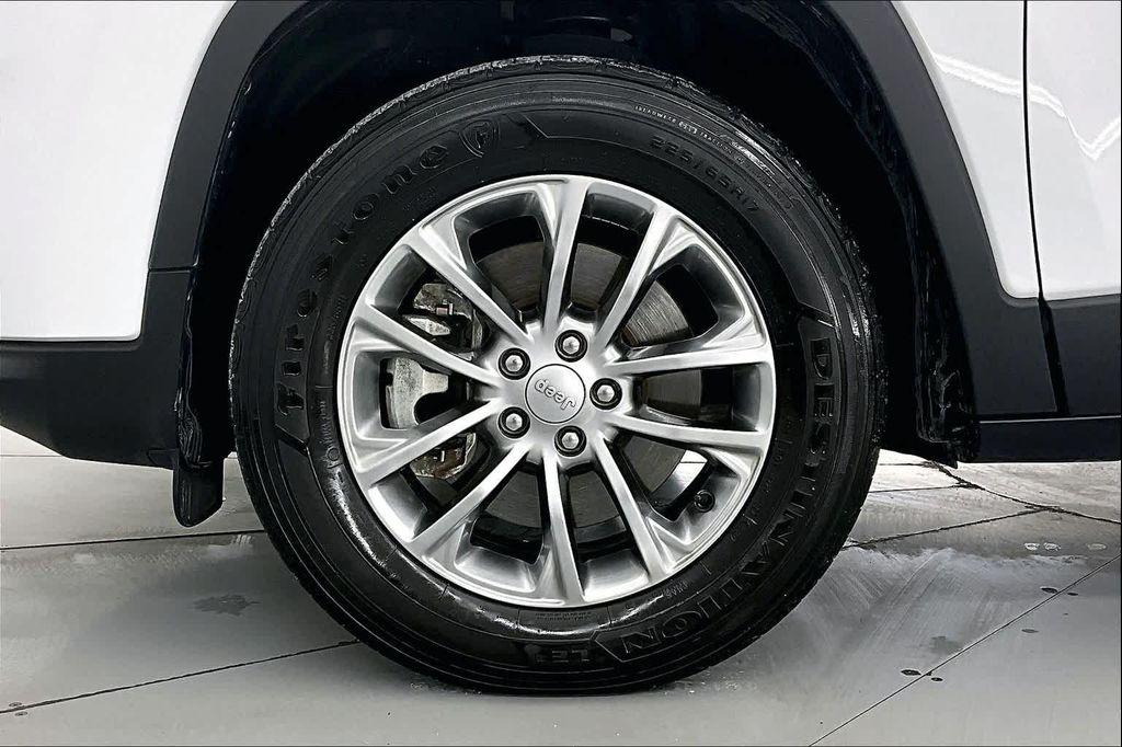 used 2021 Jeep Cherokee car, priced at $21,440