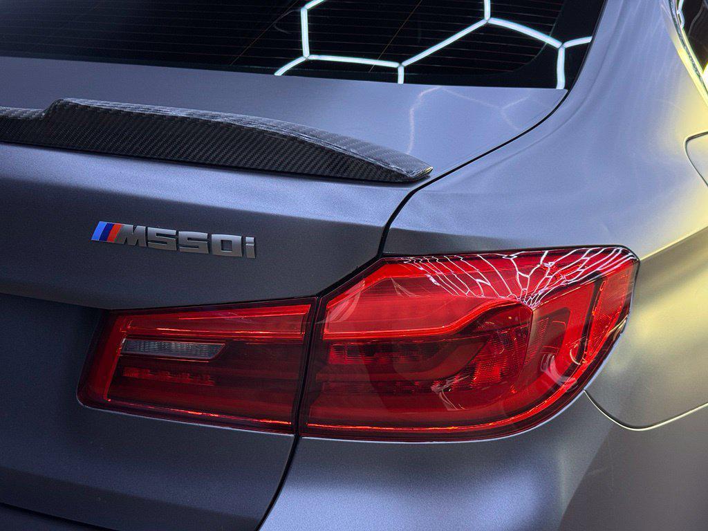 BMW 5 Series view 19