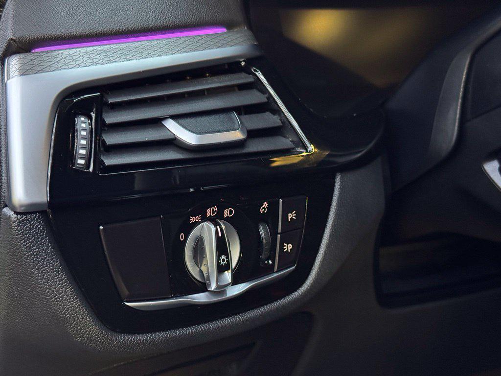BMW 5 Series view 9