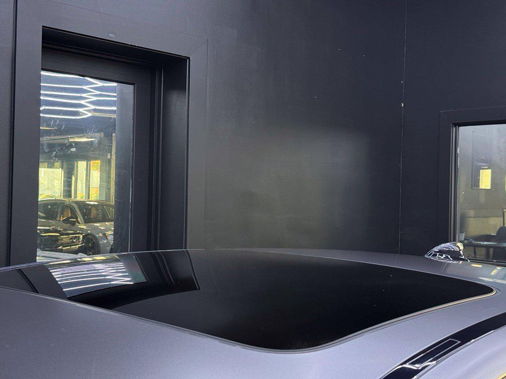 BMW 5 Series view 18