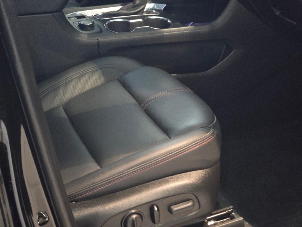 used 2023 Chevrolet Traverse car, priced at $40,395