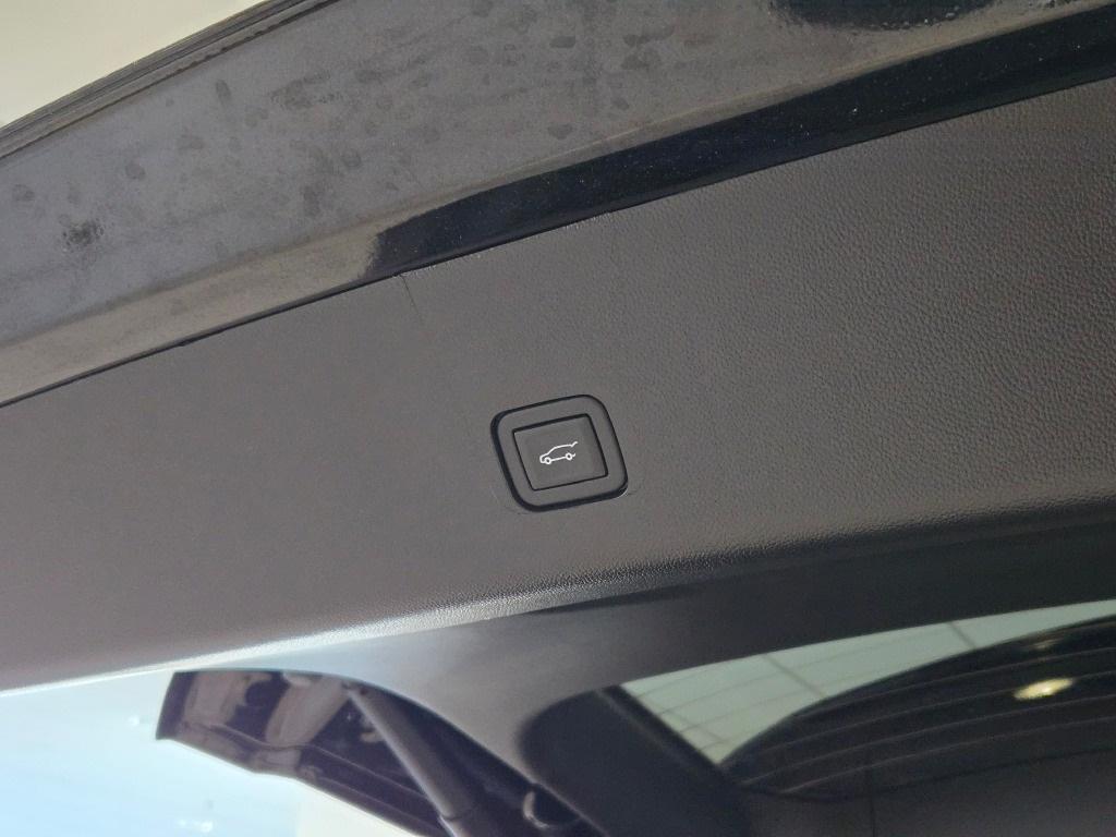 used 2023 Chevrolet Traverse car, priced at $40,395