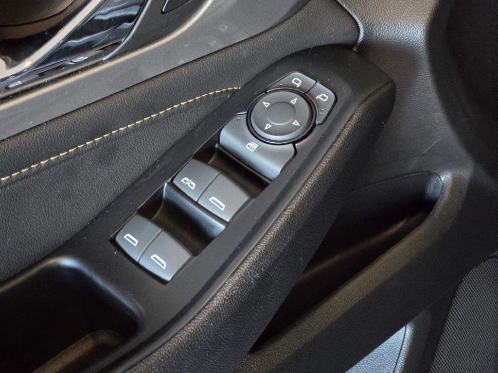 used 2023 Chevrolet Traverse car, priced at $32,995