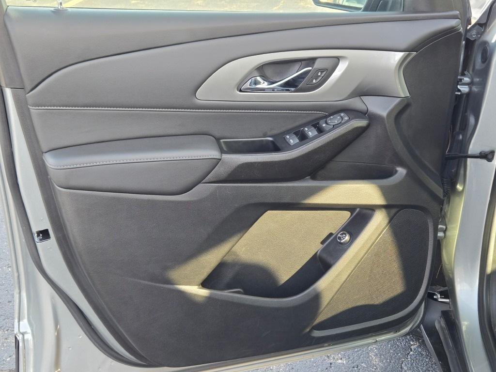 used 2023 Chevrolet Traverse car, priced at $31,795