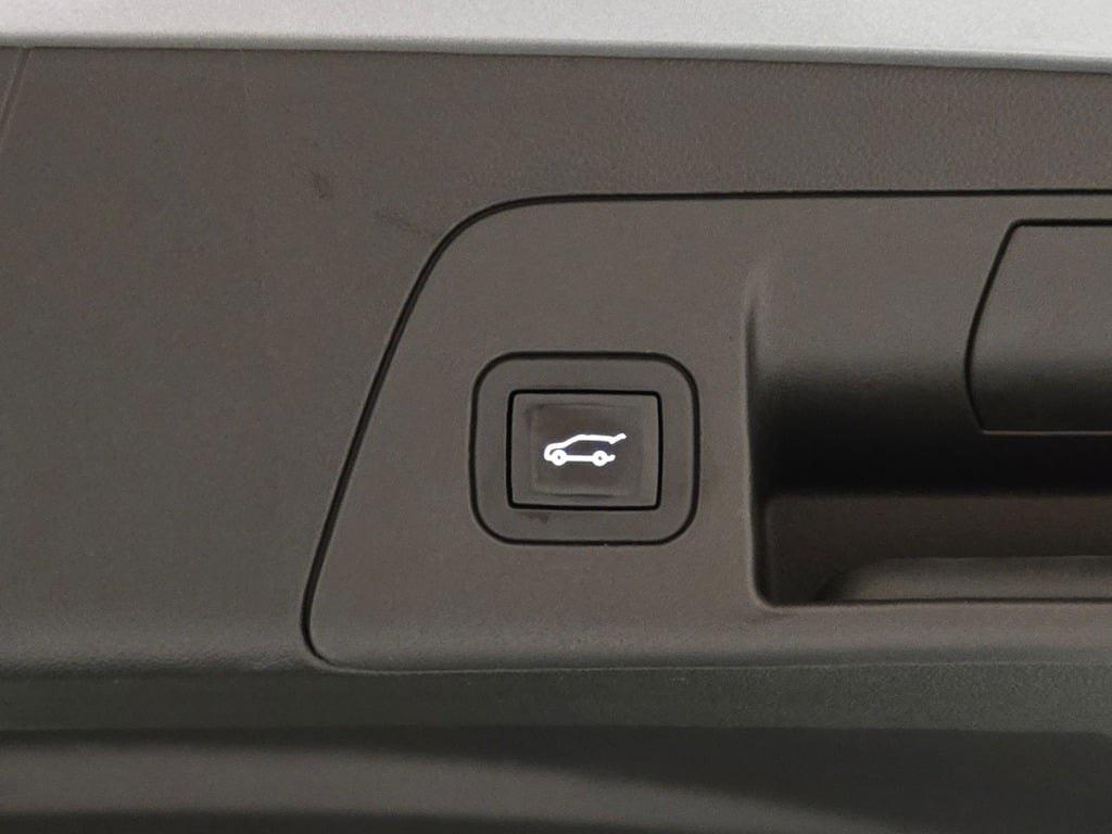 used 2023 Buick Envision car, priced at $33,595