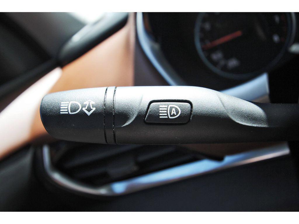 used 2021 Chevrolet Traverse car, priced at $25,128