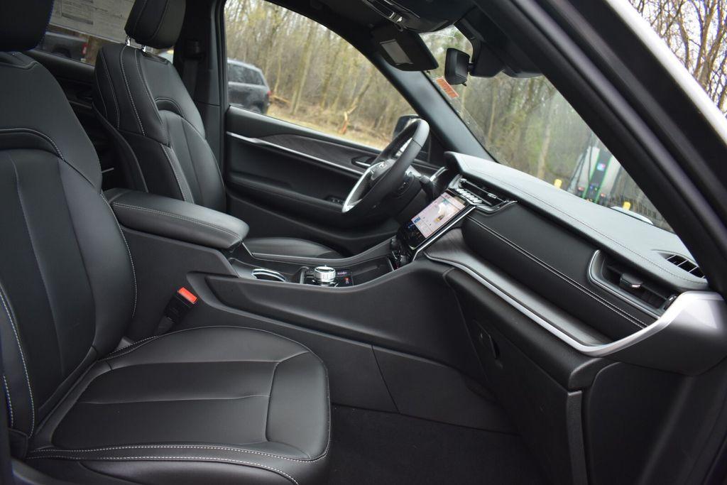 new 2024 Jeep Grand Cherokee car, priced at $39,995