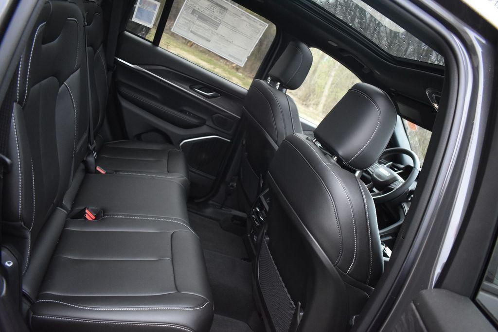 new 2024 Jeep Grand Cherokee car, priced at $39,995