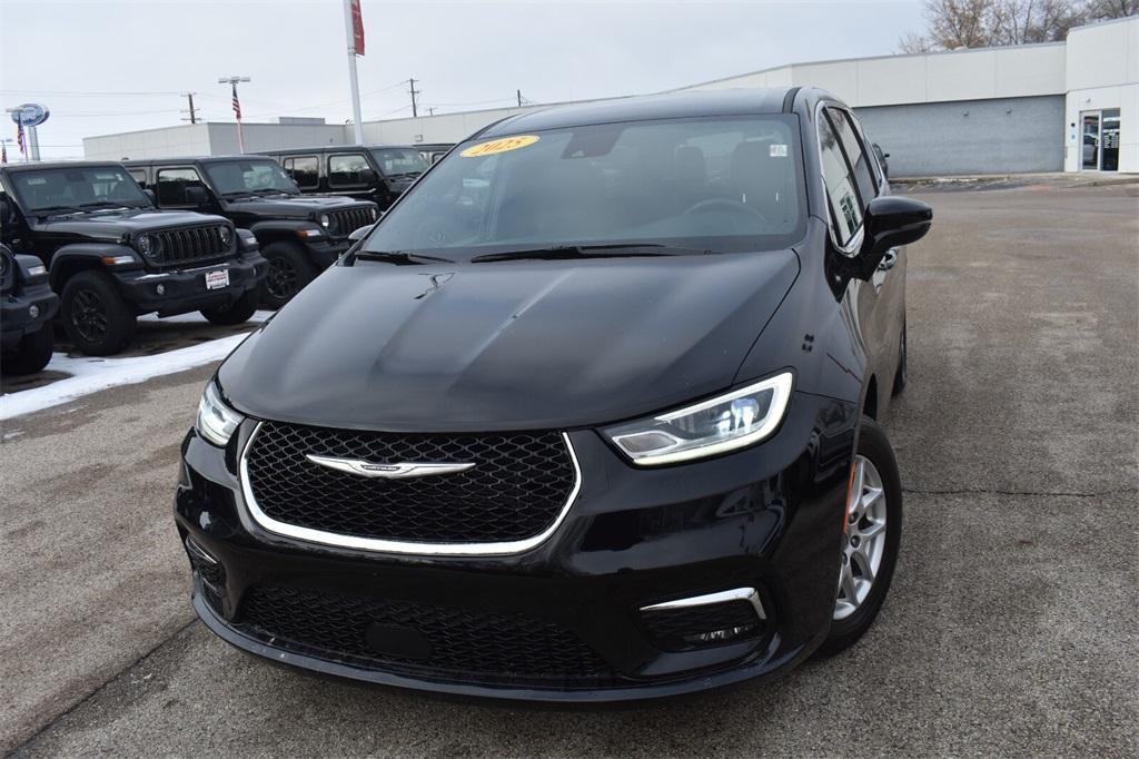 used 2025 Chrysler Pacifica car, priced at $29,577