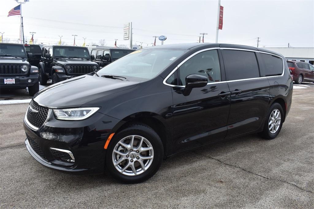 used 2025 Chrysler Pacifica car, priced at $29,577