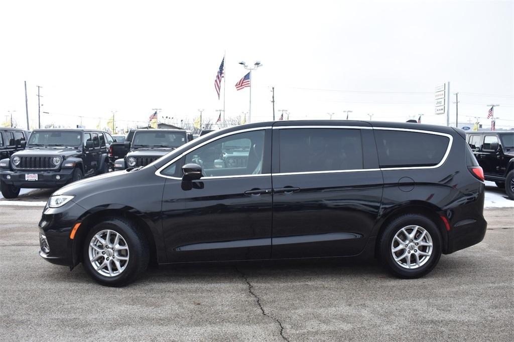 used 2025 Chrysler Pacifica car, priced at $29,577