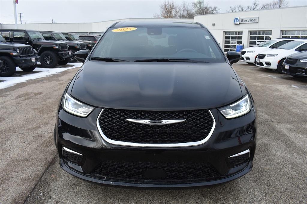 used 2025 Chrysler Pacifica car, priced at $29,577