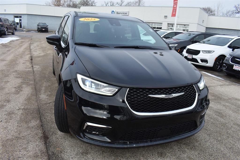 used 2025 Chrysler Pacifica car, priced at $29,577