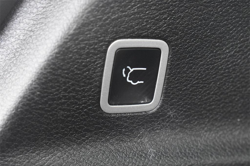 used 2025 Chrysler Pacifica car, priced at $29,577