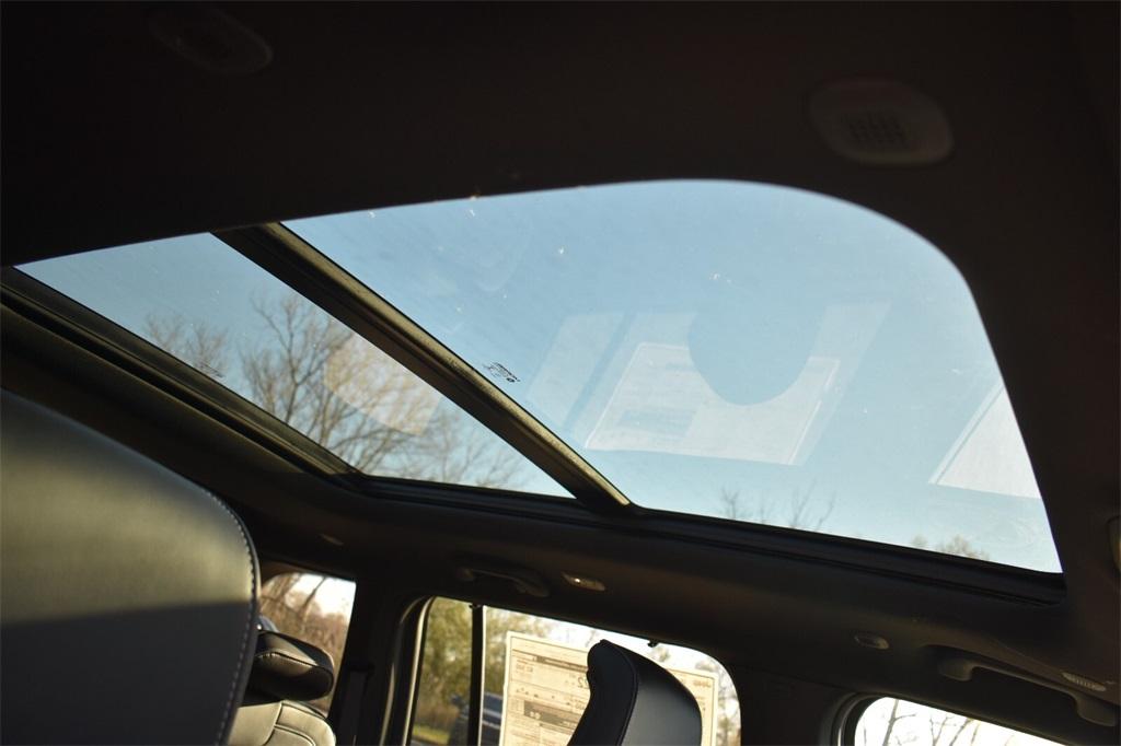 new 2025 Jeep Grand Cherokee car, priced at $58,664