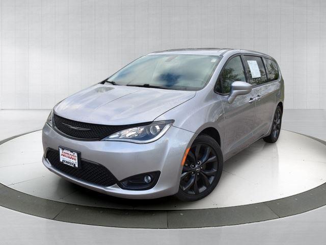 used 2019 Chrysler Pacifica car, priced at $15,477