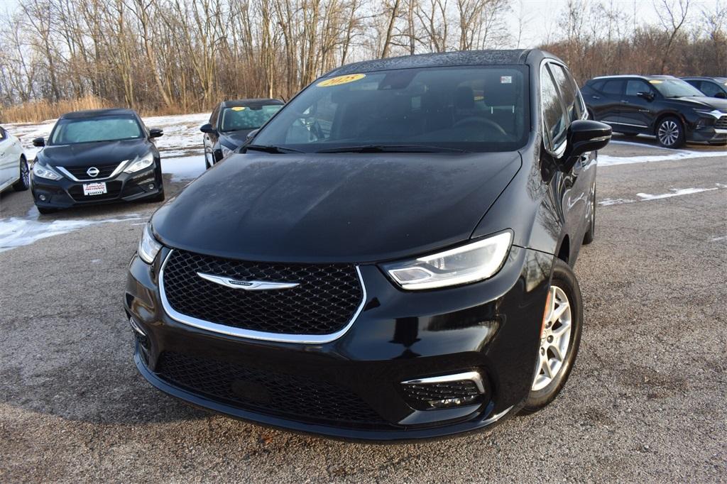 used 2025 Chrysler Pacifica car, priced at $35,277