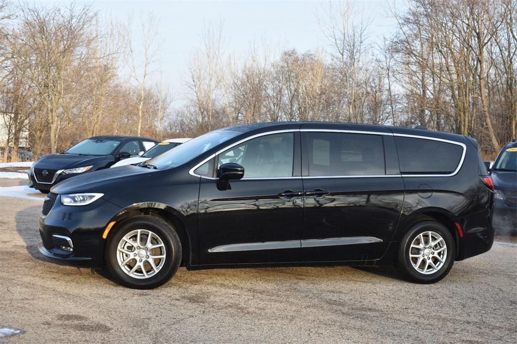 used 2025 Chrysler Pacifica car, priced at $35,277