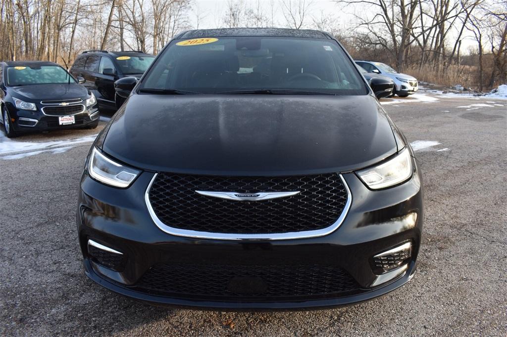 used 2025 Chrysler Pacifica car, priced at $35,277