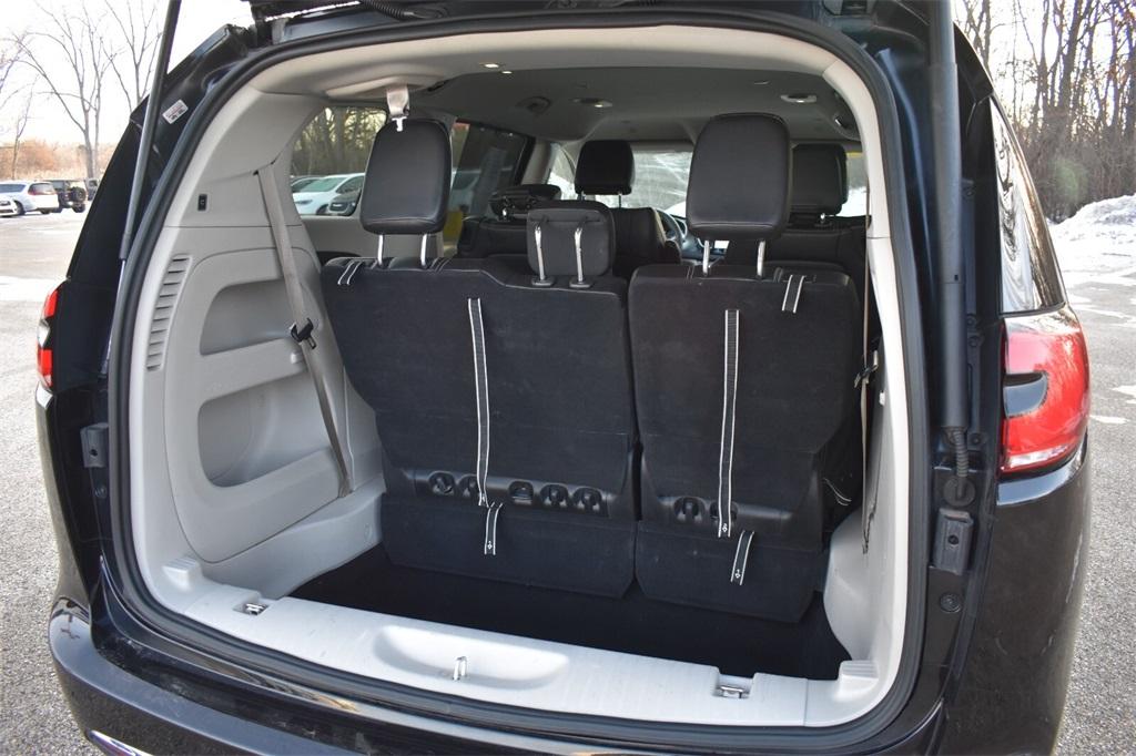 used 2024 Chrysler Pacifica car, priced at $25,877