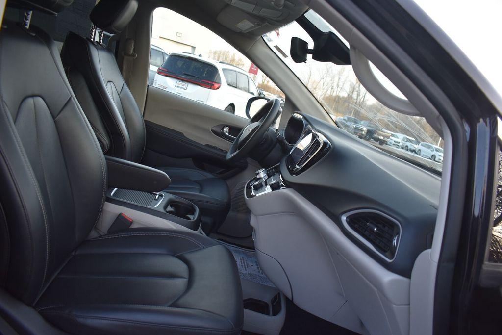 used 2024 Chrysler Pacifica car, priced at $24,977