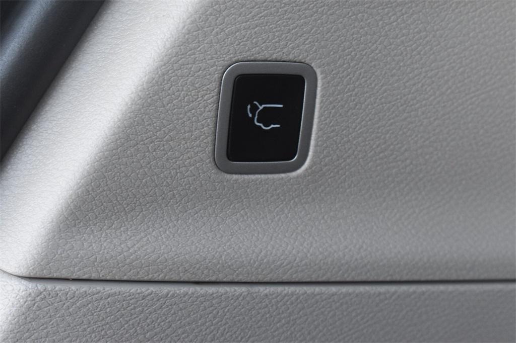 used 2024 Chrysler Pacifica car, priced at $25,877