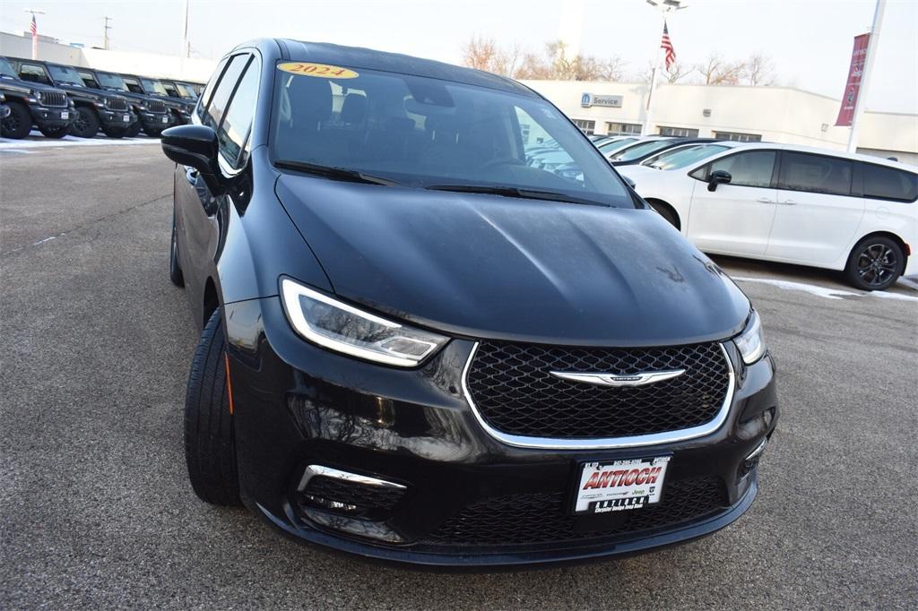 used 2024 Chrysler Pacifica car, priced at $25,877