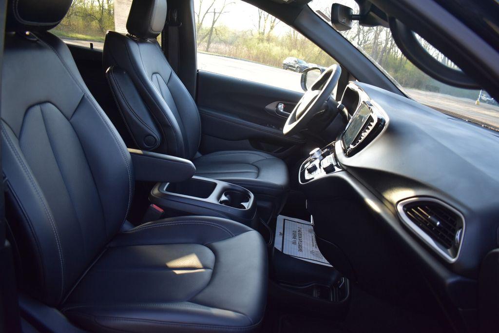 used 2025 Chrysler Pacifica car, priced at $31,977