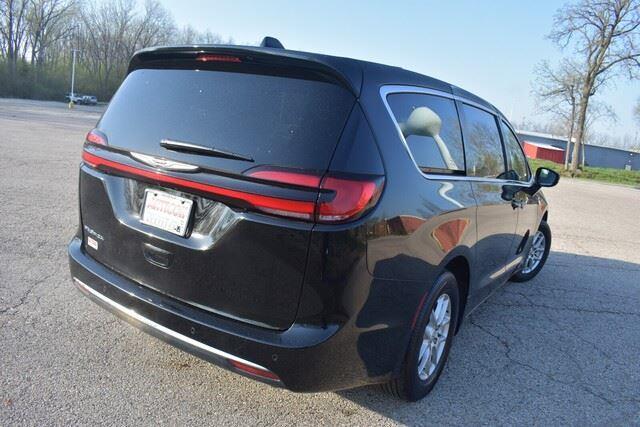 used 2025 Chrysler Pacifica car, priced at $30,977