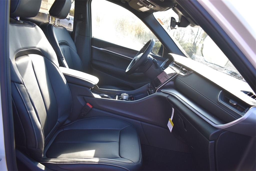 new 2025 Jeep Grand Cherokee car, priced at $45,568