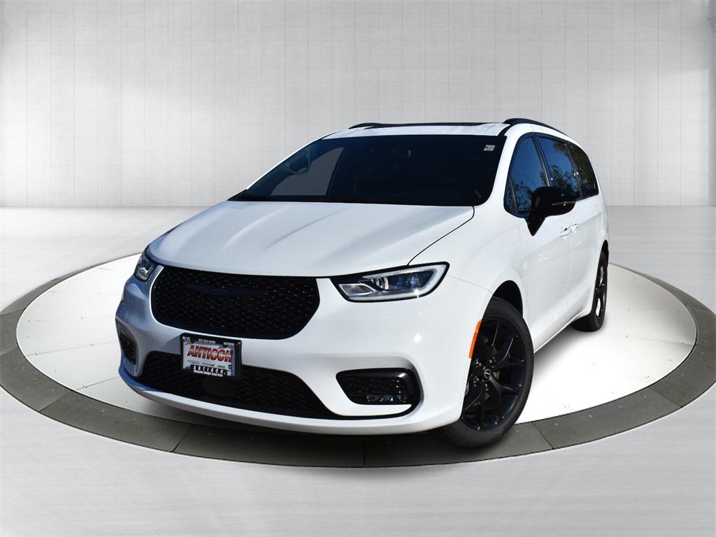 new 2026 Chrysler Pacifica car, priced at $45,724