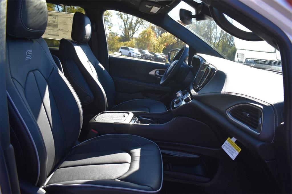 new 2026 Chrysler Pacifica car, priced at $45,724